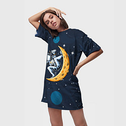 Футболка женская длинная Космонавт на луне, цвет: 3D-принт — фото 2