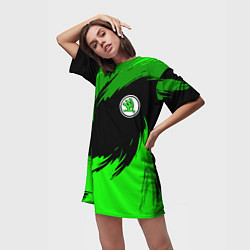 Футболка женская длинная Шкода - зеленые штрихи, цвет: 3D-принт — фото 2