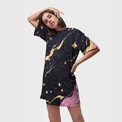 Футболка женская длинная Золотые и розовые мазки на черной текстуре, цвет: 3D-принт — фото 2