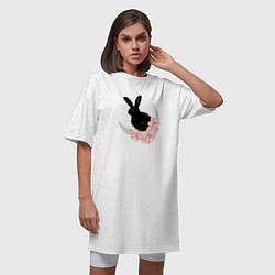 Футболка женская-платье Черный кролик в цветах, цвет: белый — фото 2