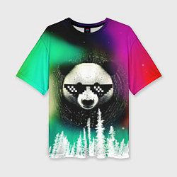 Женская футболка оверсайз Панда в очках на фоне северного сияния и леса