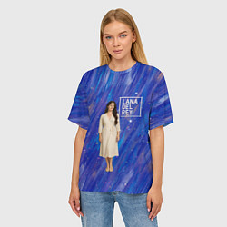 Футболка оверсайз женская Lana Del Rey в белом классическом платье на синем, цвет: 3D-принт — фото 2