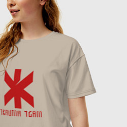 Футболка оверсайз женская Cyberpunk 2077: TRAUMA TEAM, цвет: миндальный — фото 2