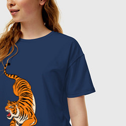 Футболка оверсайз женская Агрессивный коварный тигр, цвет: тёмно-синий — фото 2