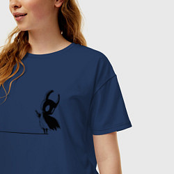 Футболка оверсайз женская Hollow Knight на краю, цвет: тёмно-синий — фото 2