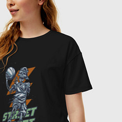 Футболка оверсайз женская Скелет играет в стритбол, цвет: черный — фото 2