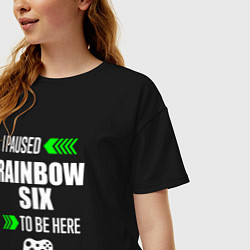 Футболка оверсайз женская I paused Rainbow Six to be here с зелеными стрелка, цвет: черный — фото 2
