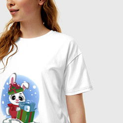 Футболка оверсайз женская Rabbit with a New Years gift, цвет: белый — фото 2