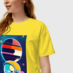 Футболка оверсайз женская Улыбчивый астронавт в космосе, цвет: желтый — фото 2