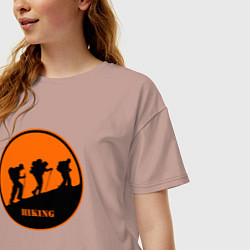Футболка оверсайз женская Туристы идущие в гору, цвет: пыльно-розовый — фото 2