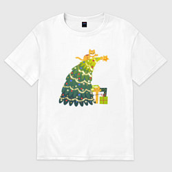 Футболка оверсайз женская Рыжий кот на ёлке и гирляндами и звездой подарки, цвет: белый