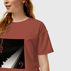 Футболка оверсайз женская Скрипичный и басовый ключи с клавиатурой фортепиан, цвет: кирпичный — фото 2