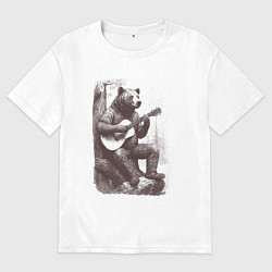 Футболка оверсайз женская Медведь в лесу играет на акустической гитаре, цвет: белый