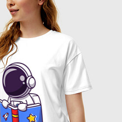 Футболка оверсайз женская Космонавт с книгой, цвет: белый — фото 2