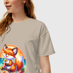 Футболка оверсайз женская Лисы на пляже пьет коктейль, цвет: миндальный — фото 2