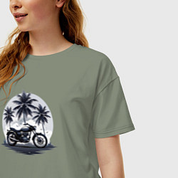 Футболка оверсайз женская Мотоцикл на фоне пальм, цвет: авокадо — фото 2