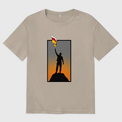 Футболка оверсайз женская Человек с осетинским флагом, цвет: миндальный