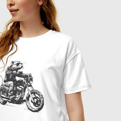 Футболка оверсайз женская Крыса байкер на мотоцикле чоппере, цвет: белый — фото 2