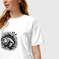 Футболка оверсайз женская Татуировка лосось в брызгах воды, цвет: белый — фото 2