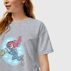 Футболка оверсайз женская Девочка-дайвер и рыбка, цвет: меланж — фото 2