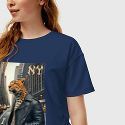 Футболка оверсайз женская Леопард-модник житель Нью-Йорка, цвет: тёмно-синий — фото 2