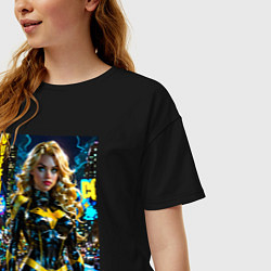 Футболка оверсайз женская Черная Канарейка на улице города, цвет: черный — фото 2