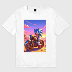 Футболка оверсайз женская Ёж Соник на ржавом ретро мотоцикле в пустыне, цвет: белый