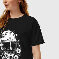 Футболка оверсайз женская Шлем-маска в цветочном обрамлении, цвет: черный — фото 2