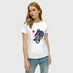 Футболка хлопковая женская Космонавт на велосипеде, цвет: белый — фото 2