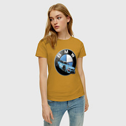 Футболка хлопковая женская BMW самая престижная марка автомобиля, цвет: горчичный — фото 2