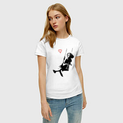 Футболка хлопковая женская Banksy - Бэнкси девочка на качелях, цвет: белый — фото 2