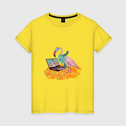 Футболка хлопковая женская Осенний фламинго с ноутбуком, мечты о лете, цвет: желтый