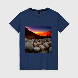 Футболка хлопковая женская Горный пейзаж в закате солнца, каменная река, цвет: тёмно-синий