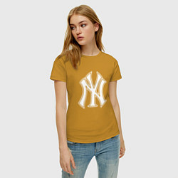 Футболка хлопковая женская New York yankees - baseball logo, цвет: горчичный — фото 2