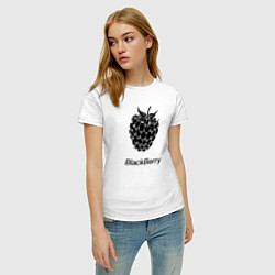 Футболка хлопковая женская Ежевика черная ягода, цвет: белый — фото 2
