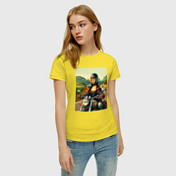 Футболка хлопковая женская Mona Lisa on a motorcycle - ai art, цвет: желтый — фото 2