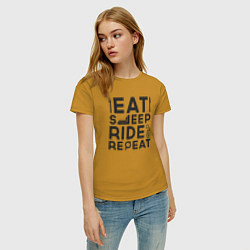 Футболка хлопковая женская Eat sleep ride repeat, цвет: горчичный — фото 2