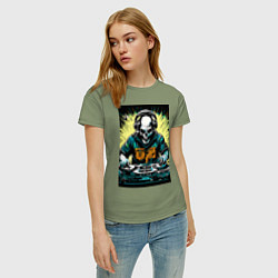 Футболка хлопковая женская Диджей скелет, цвет: авокадо — фото 2