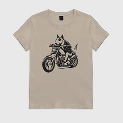 Футболка хлопковая женская Бультерьер байкер на мотоцикле чоппере, цвет: миндальный