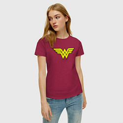 Футболка хлопковая женская Wonder woman logo, цвет: маджента — фото 2