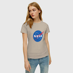 Футболка хлопковая женская NASA: Logo, цвет: миндальный — фото 2