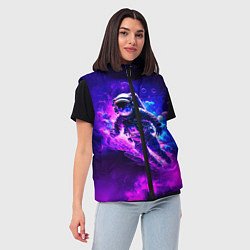 Женский жилет Космонавт в неоновых облаках, цвет: 3D-черный — фото 2