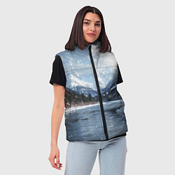 Женский жилет Снежный горный пейзаж с елями и рекой, цвет: 3D-черный — фото 2