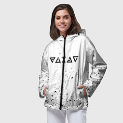 Ветровка с капюшоном женская Ведьмак брызги красок, цвет: 3D-черный — фото 2