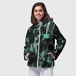Ветровка с капюшоном женская Номер 456 на фоне масок игры в кальмара, цвет: 3D-белый — фото 2